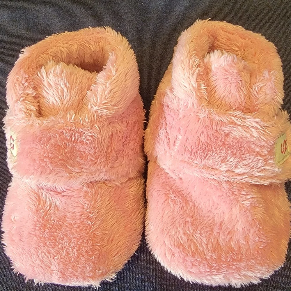 UGG Infant Pink Furry Slippers.   Size 0-1